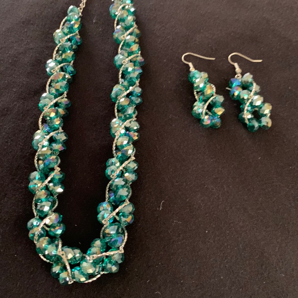 Hand  made gorgeous necklace and‎ matching earrings